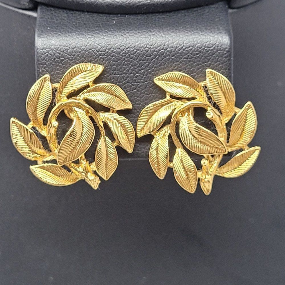 Vintage‎ Signed NAPIER Clip Earrings Gold Tone Leaf Wreath Screw Spring Grecian